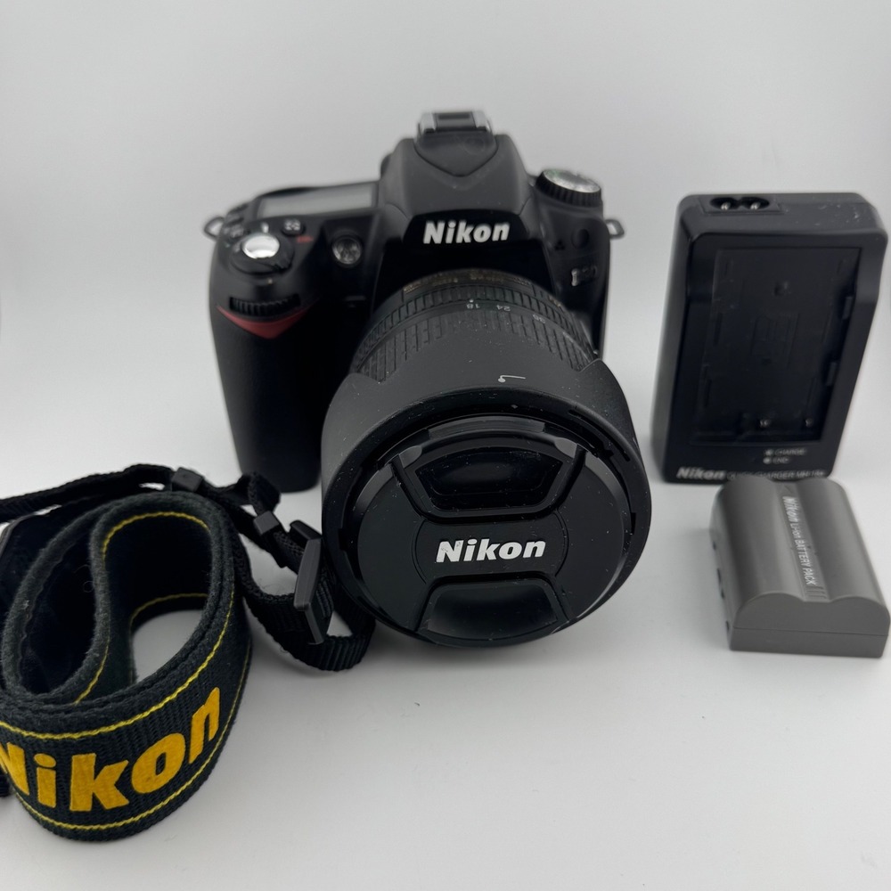 Nikon D90 DSLR Camera 18-105mm VR‎ Lens Black Bundle 12.3MP HD Video FOR PARTS